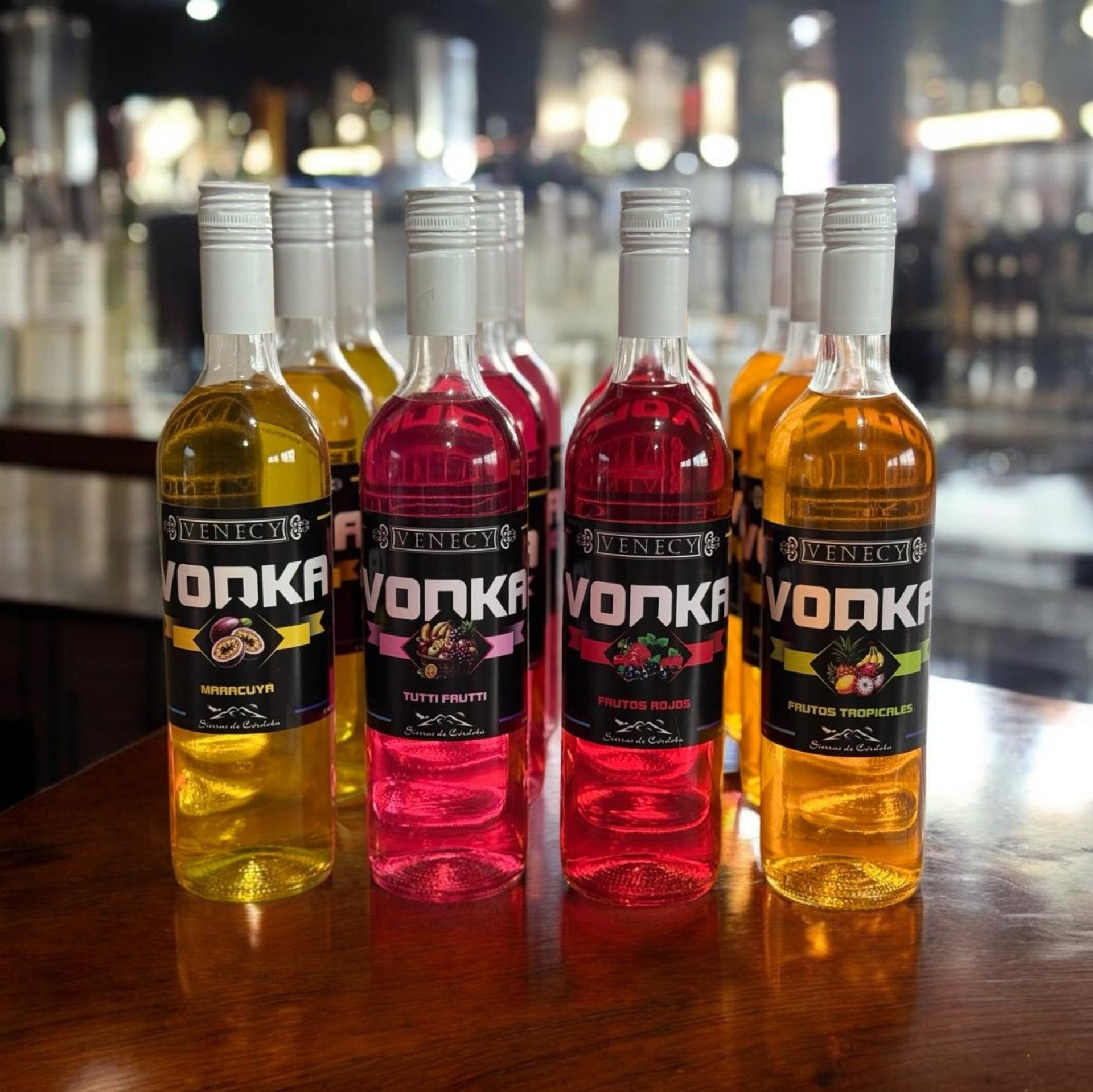 VODKAS VENECY: Sabores frutados que incluyen frutos rojos, frutos tropicales, maracuyá y tutti frutti