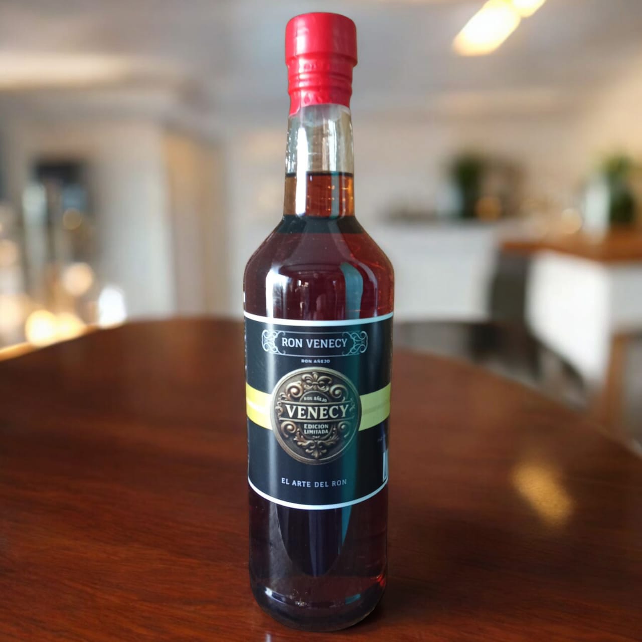 "Ron Añejo Venecy: Es suave, sedoso, muy frutado en aroma.